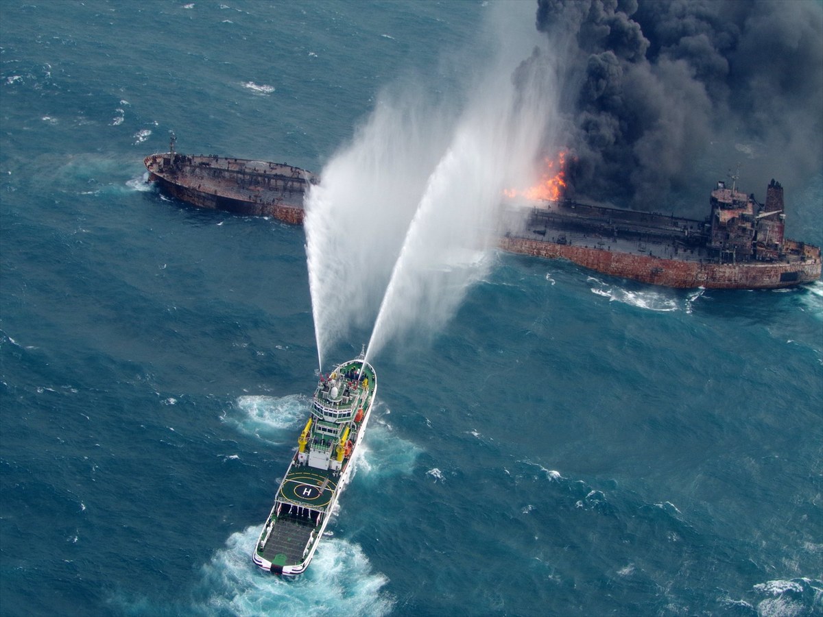 Μεγάλη πετρελαιοκηλίδα στην Ανατολική Σινική Θάλασσα από το δεξαμενόπλοιο