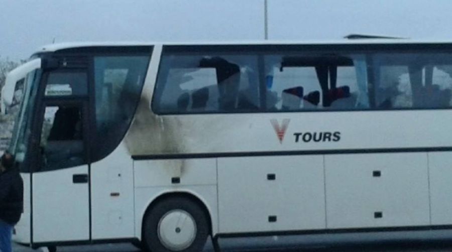 Επιτέθηκαν σε λεωφορείο που πήγαινε στη Θεσσαλονίκη