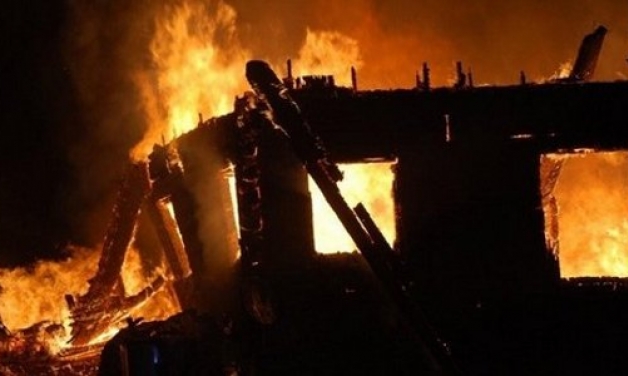 “Στο πόδι” γειτονιά του Ηρακλείου από φωτιά σε αποθήκη