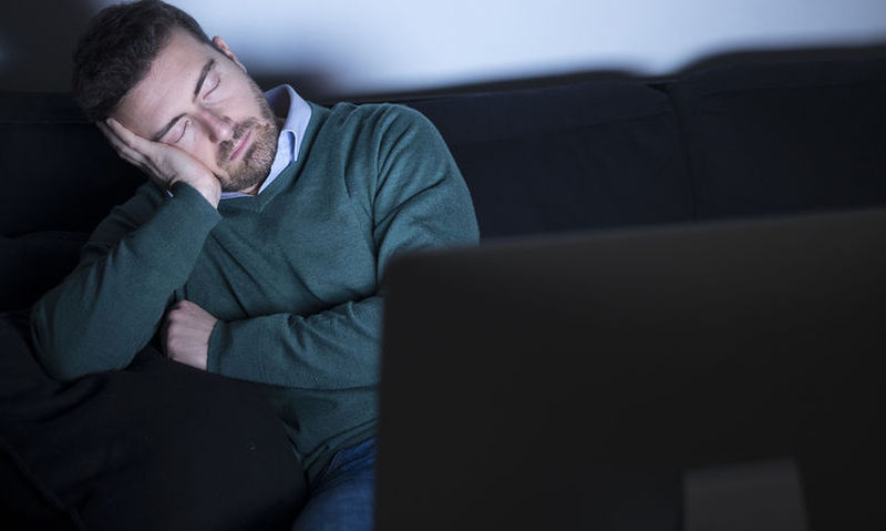 Σας παίρνει ο ύπνος μπροστά στην τηλεόραση; Η καρδιά σας κινδυνεύει!
