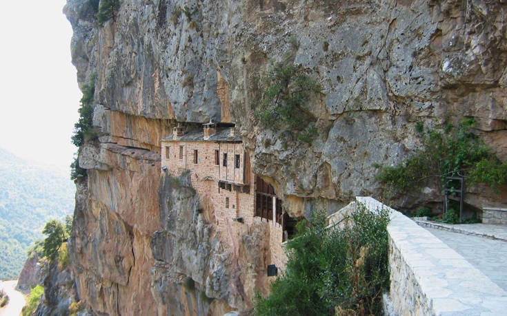 Το μοναστήρι που λαξεύτηκε στο βράχο
