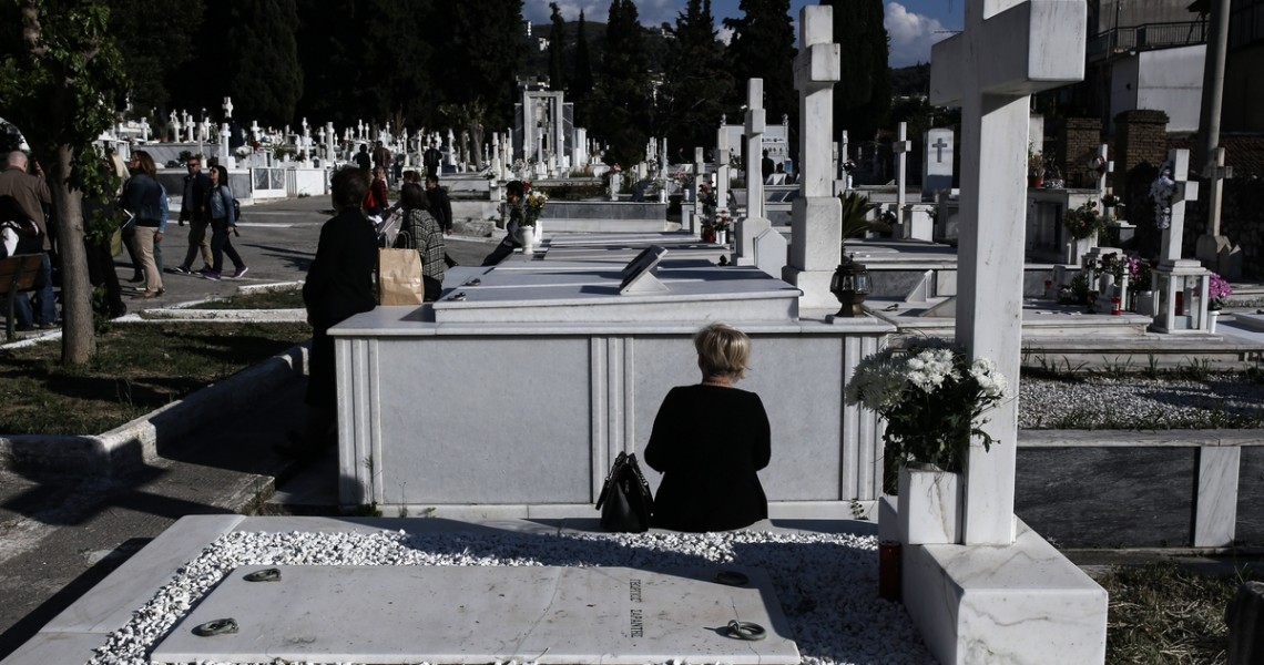 Σπείρα έκλεβε… καντήλια και θυμιατά από κοιμητήριο στην Παιανία