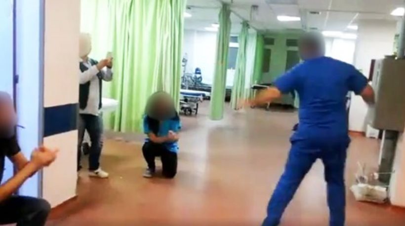 Νοσηλευτές γιόρτασαν το 2018 με ζεϊμπέκικα, μέσα στα Επείγοντα