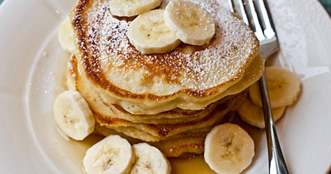Αφράτα pancakes μπανάνα με μόλις 3 υλικά!