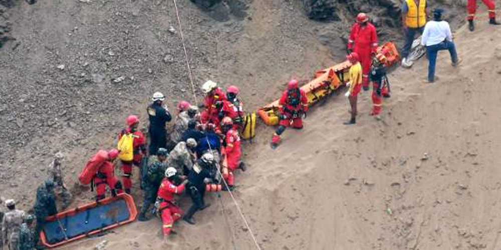 Ασύλληπτη τραγωδία: 48 νεκροί από πτώση λεωφορείου σε γκρεμό στο Περού