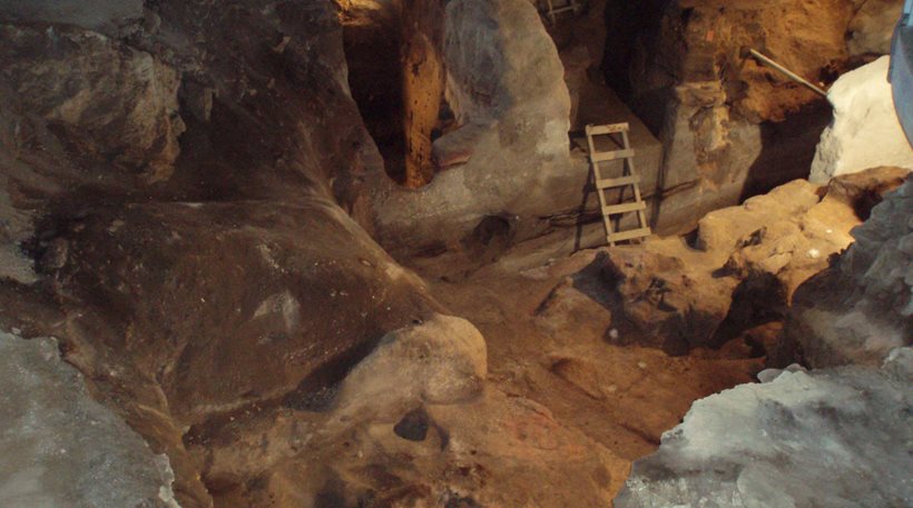 Η γυναίκα που έζησε πριν 9.000 χρόνια στο σπήλαιο της Θεόπετρας