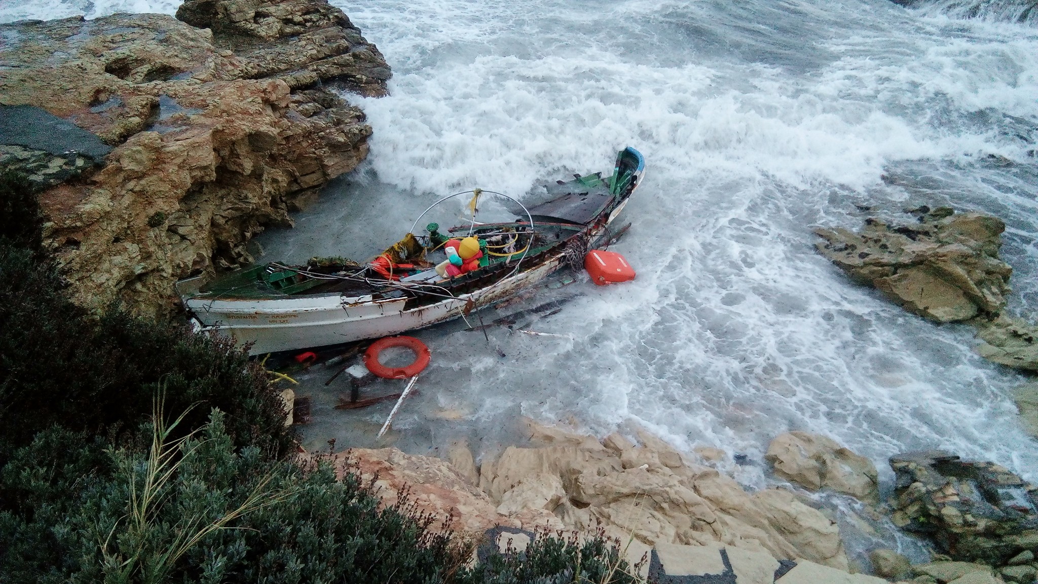 Νεκρός 56χρονος ψαράς στην Κρήτη – Φωτο από τα συντρίμμια της βάρκας