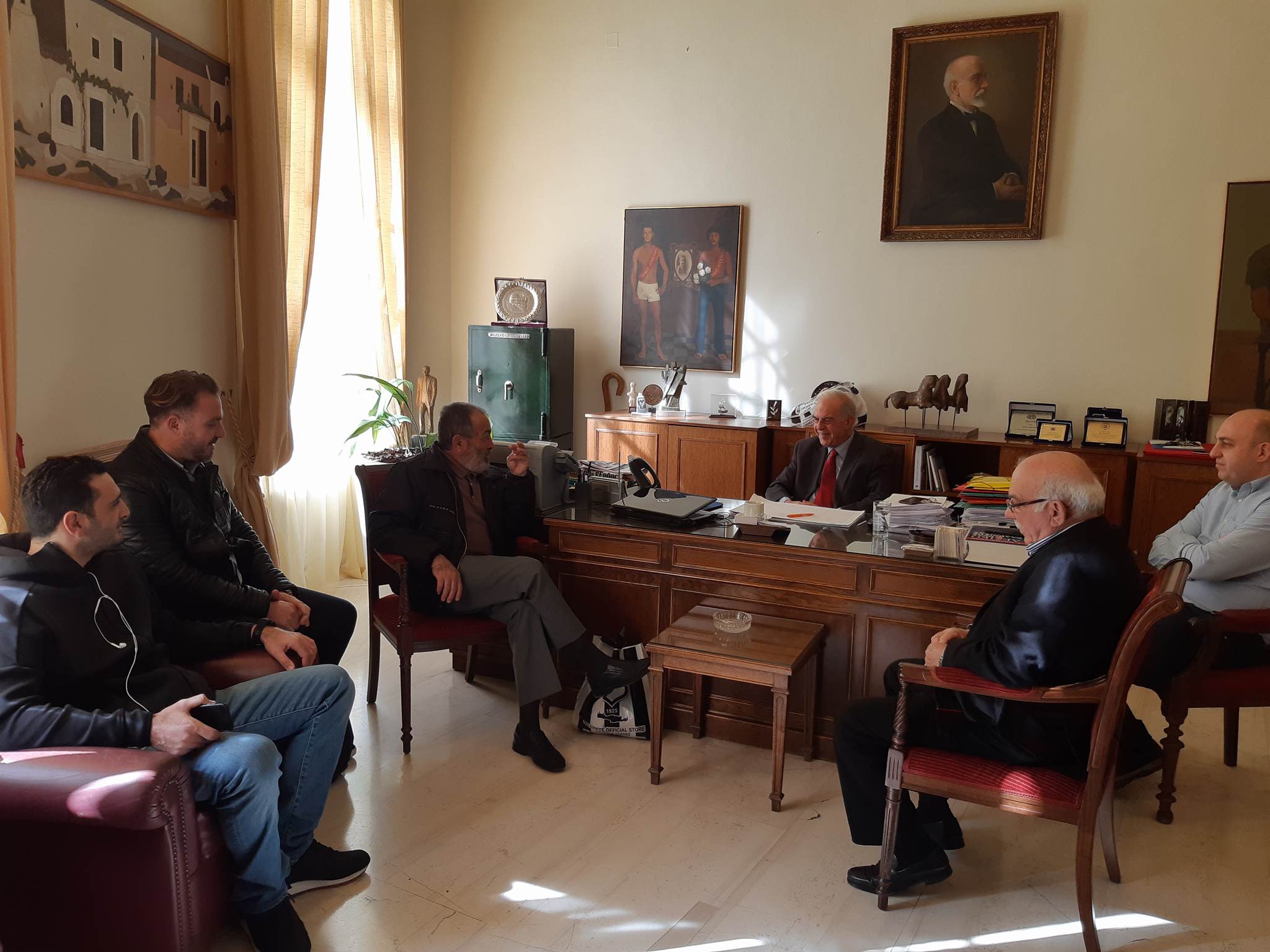 Την ομάδα υδατοσφαίρισης του ΟΦΗ συνάντησε ο Δήμαρχος Ηρακλείου