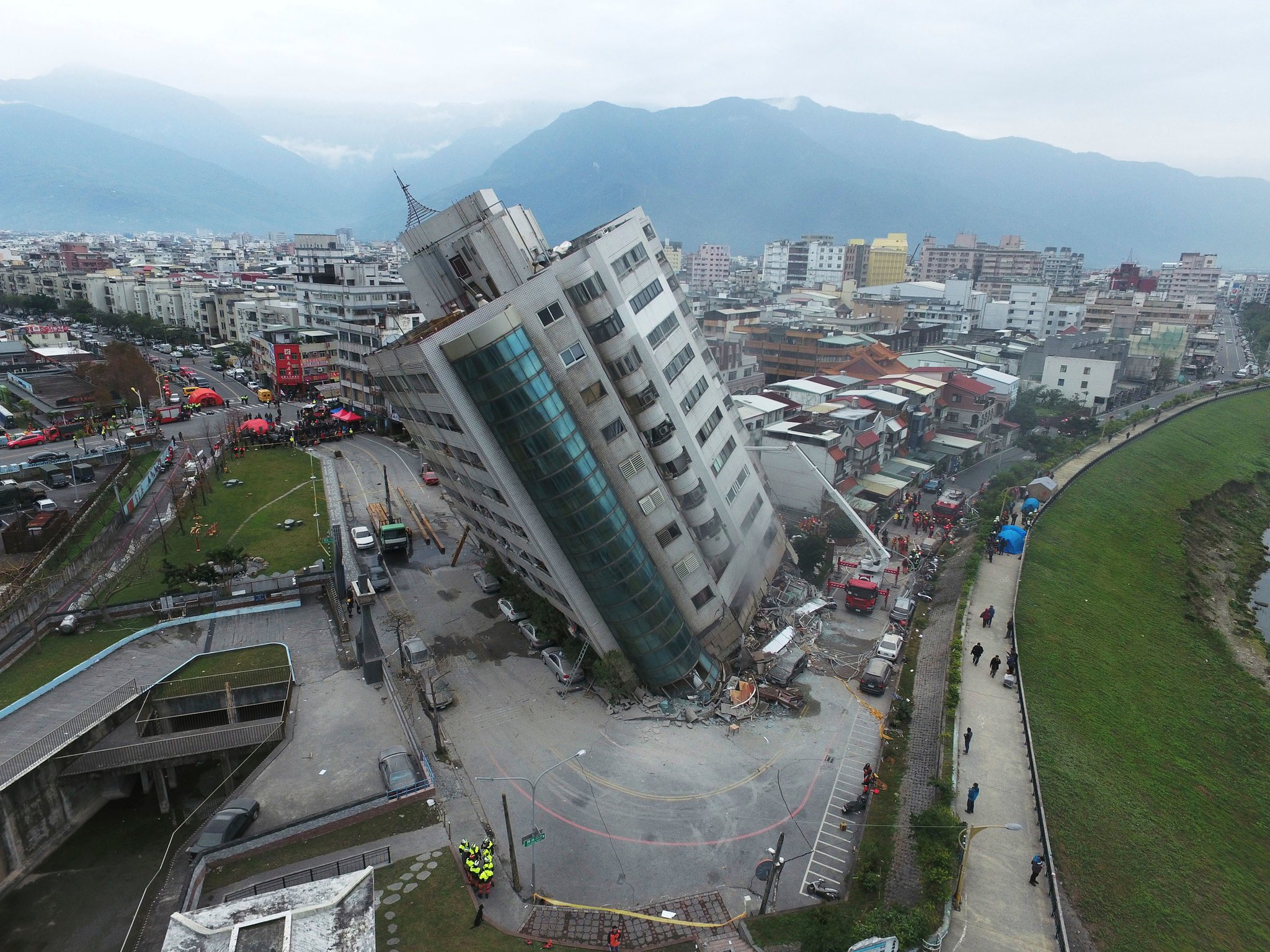Ταϊβάν: Τουλάχιστον 7 νεκροί, 67 αγνοούμενοι μετά το σεισμό των 6,4 βαθμών