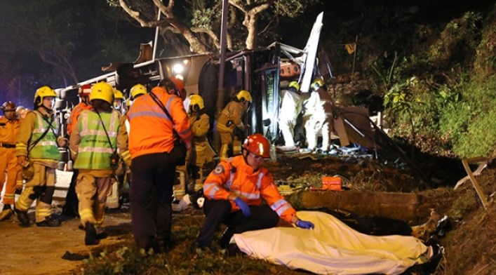 Χονγκ Κονγκ: Τουλάχιστον 19 νεκροί από ανατροπή λεωφορείου