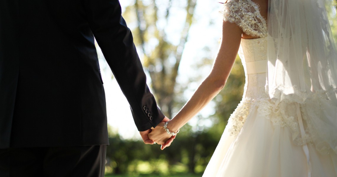 Τα 13 “κουζουλά” πράγματα που συμβαίνουν μόνο σε κρητικούς γάμους