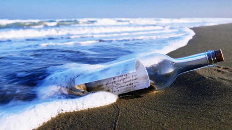 Συγκινητικό μήνυμα από τα Χανιά  ξεβράστηκε…. σε παραλία στην Αμαλιάδα