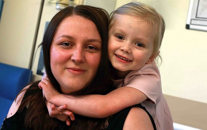 Αυτό το 4χρονο έσωσε τη ζωή της μητέρας του στη Βρετανία