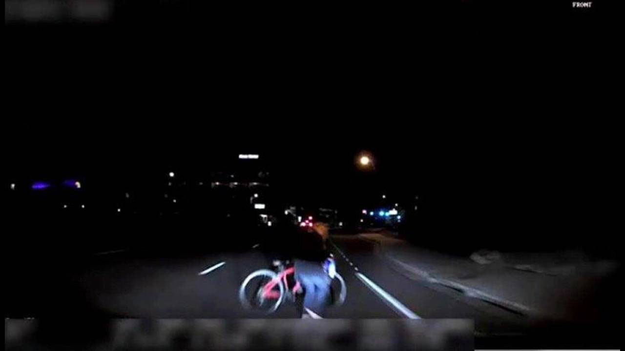 H στιγμή που το  ταξί της Uber τραυματίζει θανάσιμα ποδηλάτισσα (βίντεο)