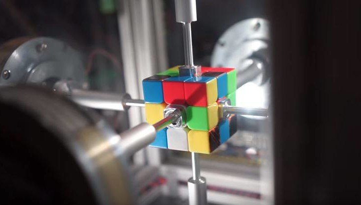 Ρομπότ έλυσε τον κύβο του Ρούμπικ σε 0,38 δευτερόλεπτα