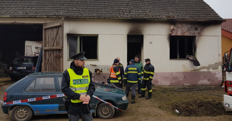 Τρία παιδιά σκοτώθηκαν από πυρκαγιά που ξέσπασε στο σπίτι μιας οικογένειας