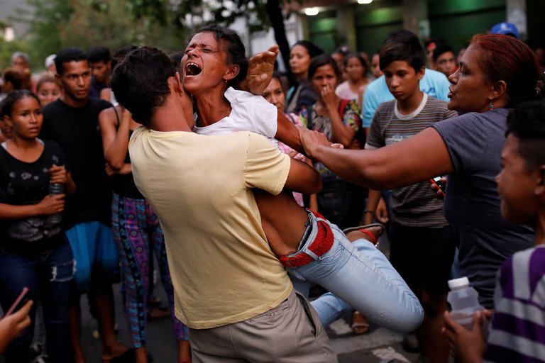 Βενεζουέλα: Τουλάχιστον 68 νεκροί εξαιτίας πυρκαγιάς στα κρατητήρια