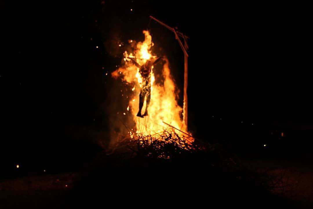 Κι όμως … Σε κάποιες περιοχές στην Κρήτη έκαψαν τον Ιούδα (βιντεο)
