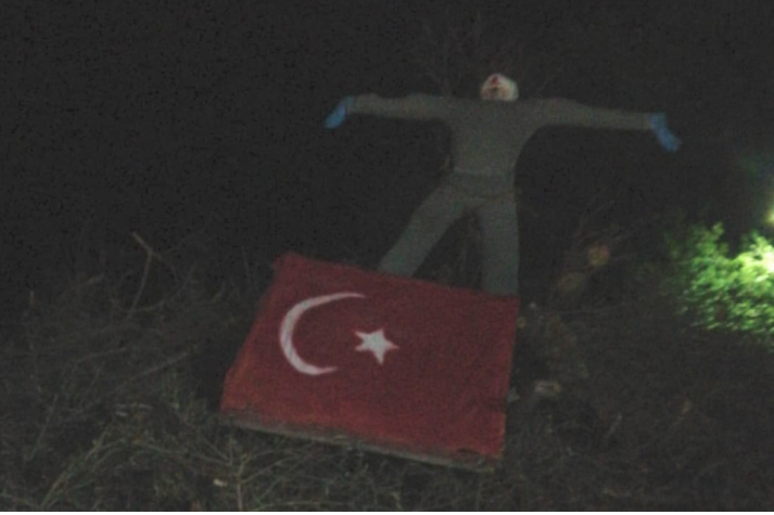 Έκαψαν την τουρκική σημαία μαζί με τον Ιούδα σε χωριό των Χανίων (φωτο)
