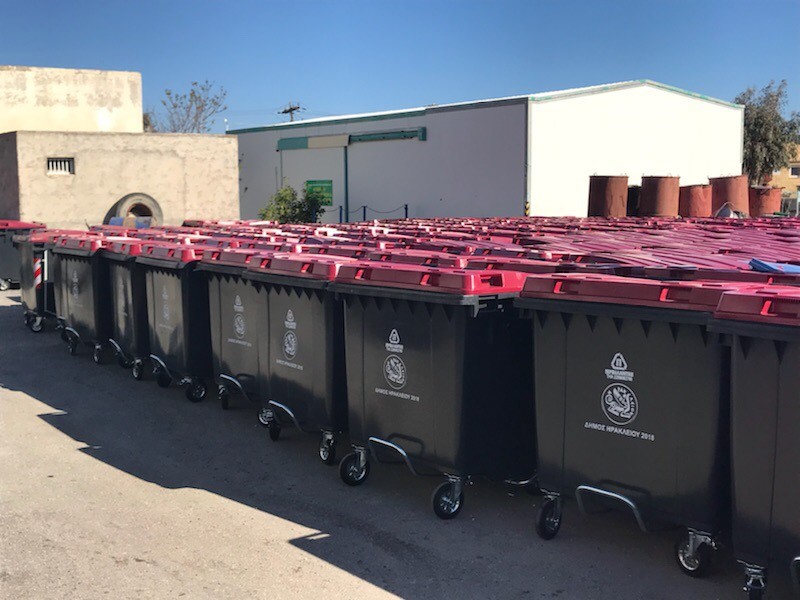 Ξεκίνησε η τοποθέτηση των νέων κάδων απορριμμάτων στο Δήμο Ηρακλείου