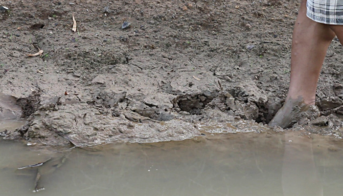 Παιδί “εγκλωβίστηκε” στη λάσπη στο φράγμα Μπραμιανών στην Ιεράπετρα