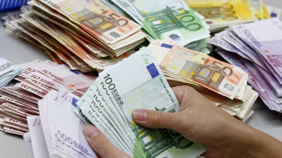 Με οφειλές σχεδόν 200.000 ευρώ κατάφεραν να σώσουν την περιουσία τους