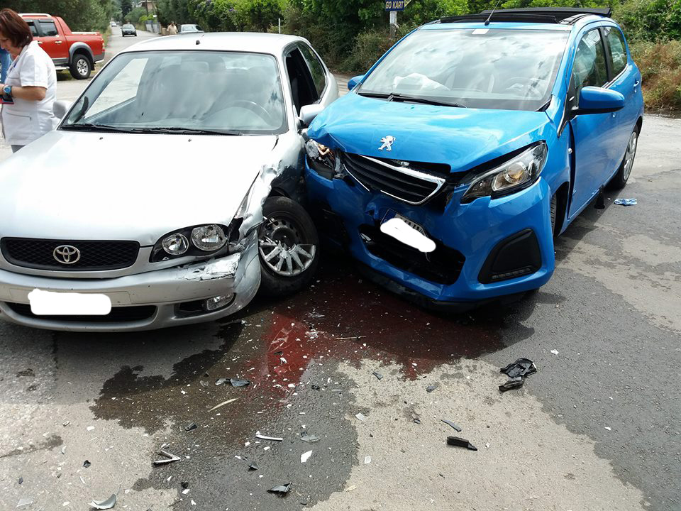 Τροχαίο ατύχημα στον παράλληλο της Εθνικής στις Μουρνιές (φωτο)