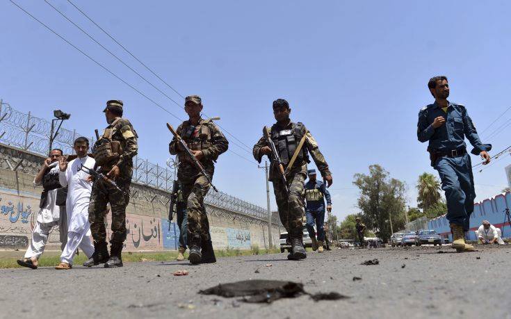 Δώδεκα νεκροί από επίθεση αυτοκτονίας στο Αφγανιστάν