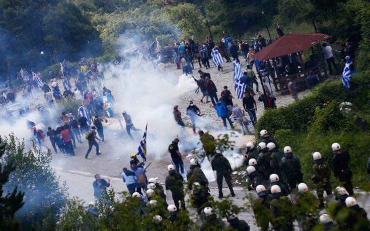Επεισόδια, τραυματισμοί διαδηλωτών και χημικά στο Πισοδέρι