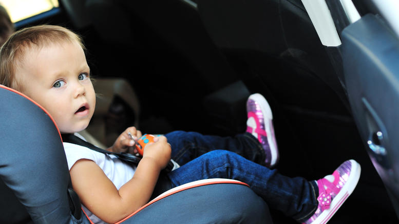 ΕΛΑΣ: Γιατί δεν πρέπει να αφήνετε παιδιά στο αυτοκίνητο ούτε για λίγα λεπτά