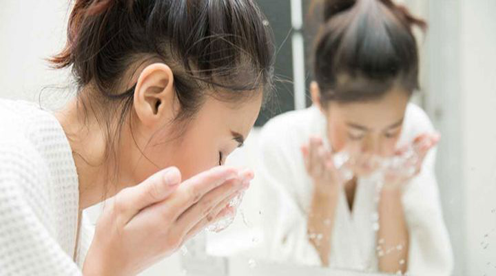 Ομορφιά: Τι θα συμβεί στο δέρμα σας αν ξεχάσετε να πλύνετε το πρόσωπό σας πριν κοιμηθείτε