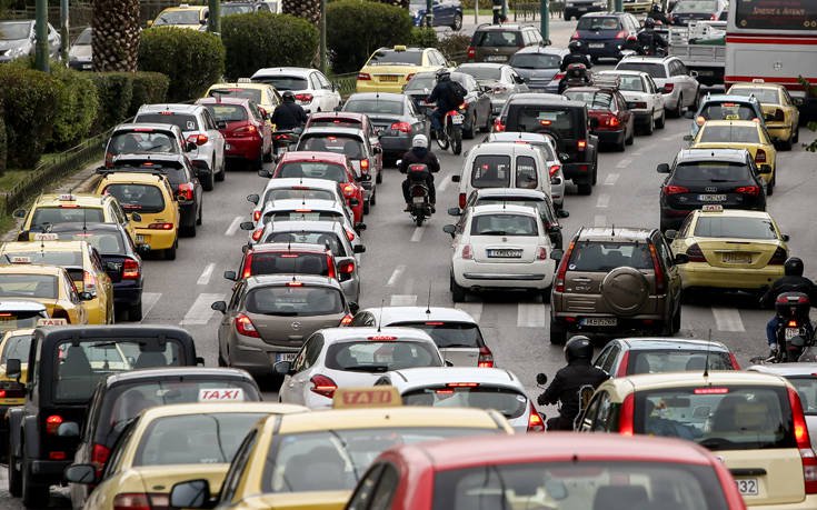 Στους ελληνικούς δρόμους κινούνται 700.000 ανασφάλιστα οχήματα