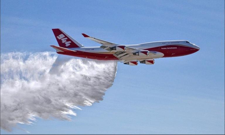 Καλιφόρνια – πυρκαγιές: Ανέλαβε δράση το μεγαλύτερο πυροσβεστικό αεροπλάνο