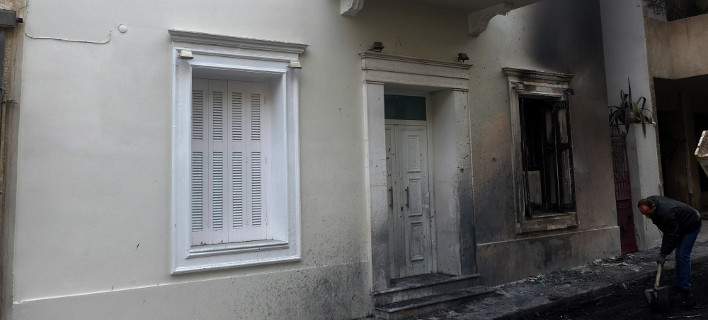 Νέα επίθεση έξω από το σπίτι του Φλαμπουράρη, με πέτρες και μολότοφ