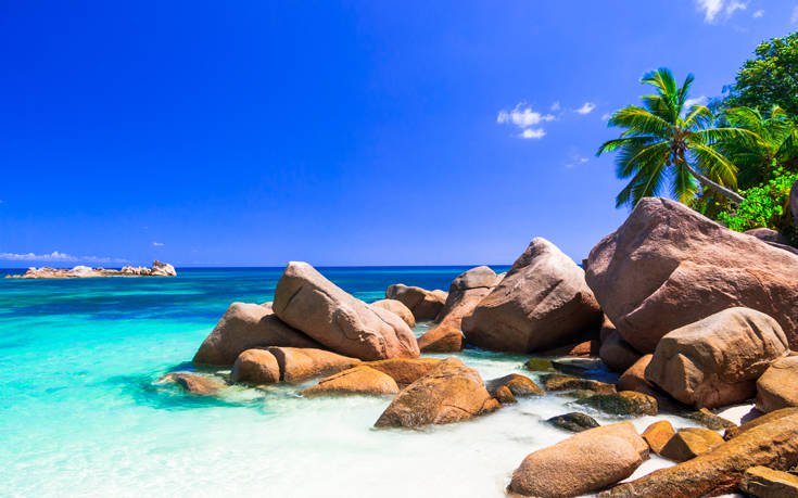 Στο νησί Πράλεν βρίσκεται μία από τις πιο όμορφες παραλίες στη γη