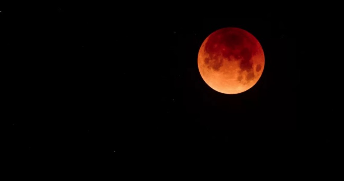 Έρχεται το μεγαλύτερο «Ματωμένο Φεγγάρι» του 21ου αιώνα