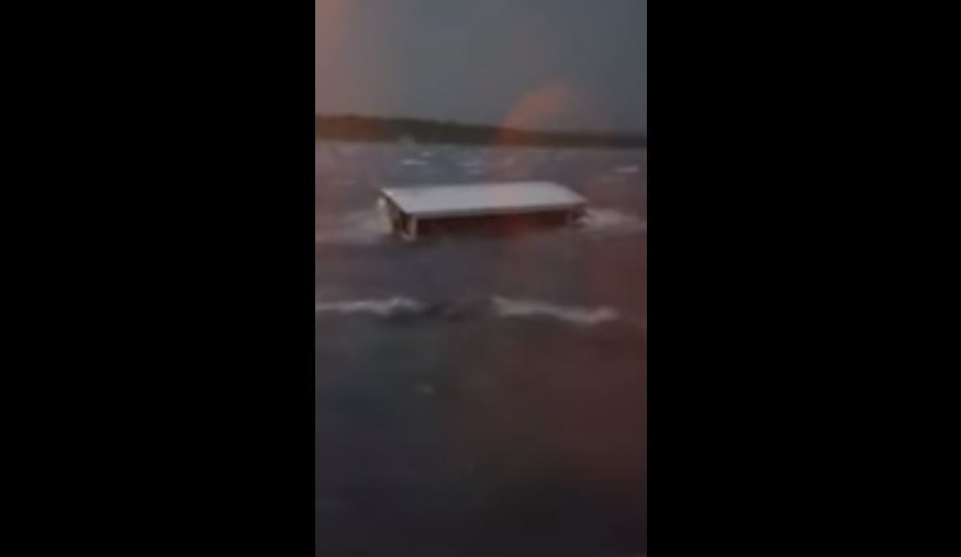 Βίντεο με το πλοίο που ανατράπηκε σε λίμνη – Πέθαναν 11 άτομα