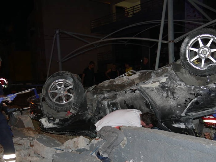 Αυτοκίνητο τούμπαρε στη Λ. Καραμανλή – Στο νοσοκομείο μία γυναίκα (φωτο)