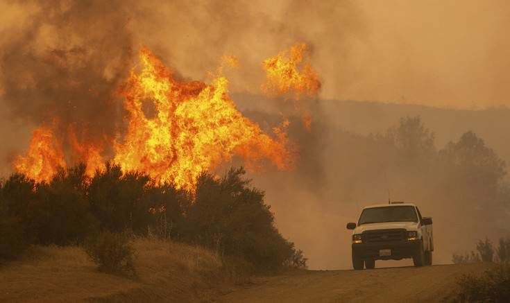 Ανεξέλεγκτη η τεράστια πυρκαγιά στην Καλιφόρνια