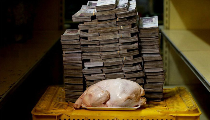 Βενεζουέλα:Με πάκους χρημάτων πληρώνουν ρύζι, κοτόπουλο και χαρτιά υγείας