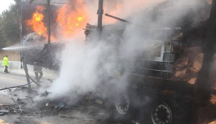 Συναγερμός για φωτιά σε φορτηγό εταιρείας στο Ηράκλειο