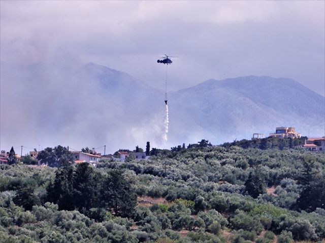 Πυρκαγιά στον Τσιβαρά Αποκορώνου κοντά στον οικισμό (φωτο – βίντεο)