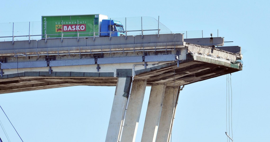 Εθνικό πένθος στην Ιταλία μετά την κατάρρευση της γέφυρας στη Γένοβα