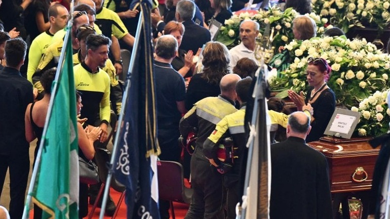 DW: Θρήνος και οργή για την τραγωδία στη Γένοβα