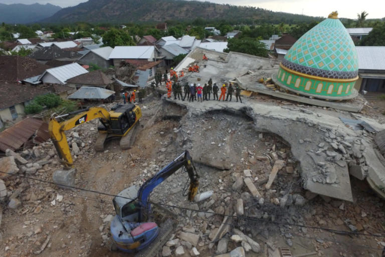 Απίστευτο! Ο σεισμός στην Ινδονησία σήκωσε το έδαφος 25 εκατοστά!