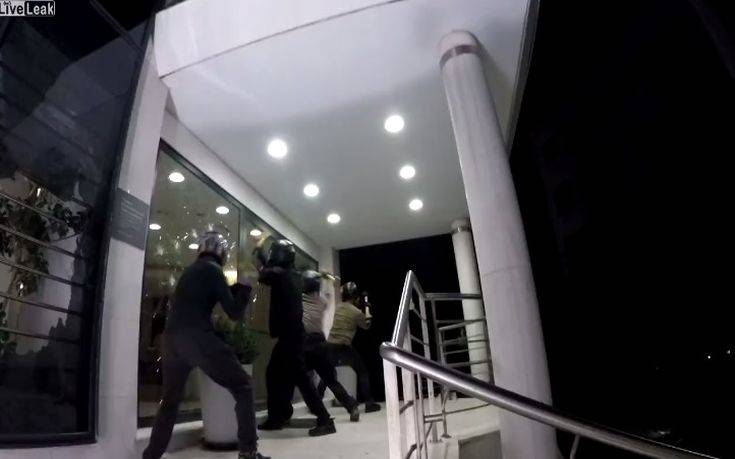 Ο Ρουβίκωνας εξηγεί γιατί έκανε επίθεση στα γραφεία του ομίλου Μυτιληναίου