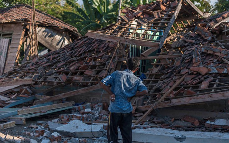 Στους 420 ανήλθε ο αριθμός των νεκρών από τον καταστροφικό σεισμό