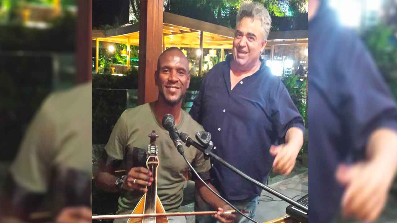 Ο Ερίκ Αμπιντάλ… λυράρης στην Κρήτη! (βίντεο)