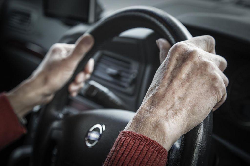 Παράταση για τα διπλώματα οδήγησης ηλικίας 74 ετών