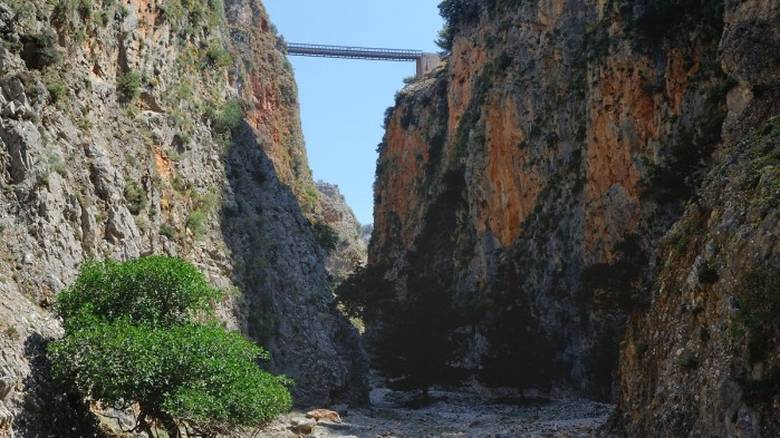 Απόλυτα ασφαλής η γέφυρα Βαρδινογιάννη στα Σφακιά (φωτο)